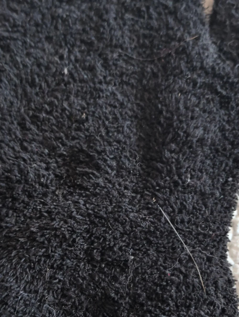 Amazon Essentials Magic Fuzzy Knit Minimalist Black Winter Gloves